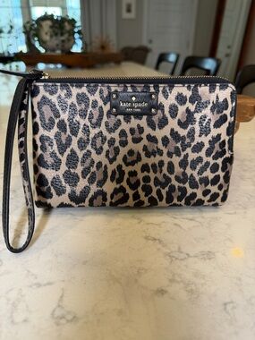 kate spade Leopard-Print Wristlet Clutch in Tan and Black